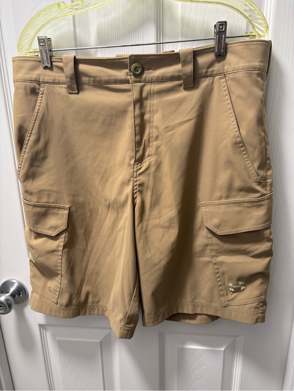 Under Armour Men's Tan Cargo Shorts